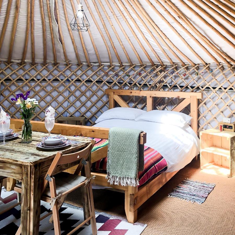 Campismo de Luxo 'villager' The Yurt At Pentref Luxury *